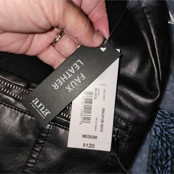 A.N.A. NWT WOMENS LEATHER BIKER JACKET. SIZE MEDIUM . - Picture 6 of 8